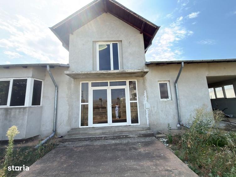 Casă cu 4 camere în Băleni