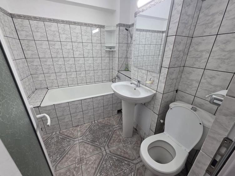 Apartament cu 2 camere decomandat în Rovine