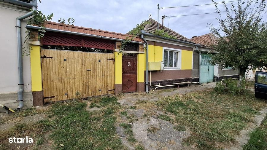 Casă cu 2 camere cu Teren 367 Mp în Central