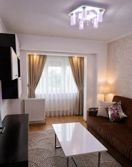 Apartament cu 3 camere decomandat în Obor