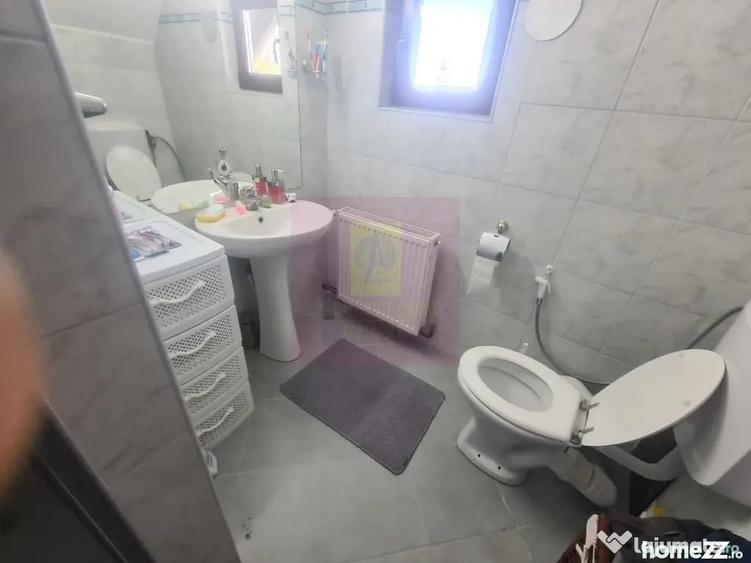 Casă cu 5 camere cu Teren 2177 Mp în Ghioșești