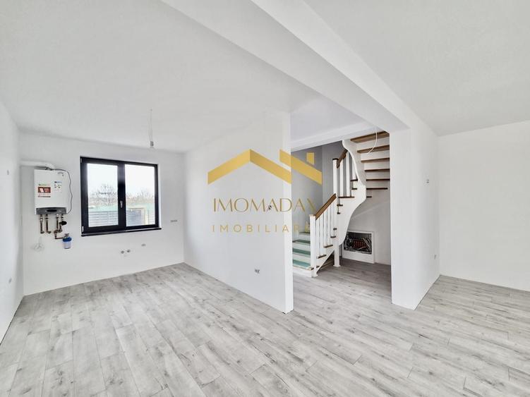 Duplex cu 4 camere cu Canalizare în Utvin