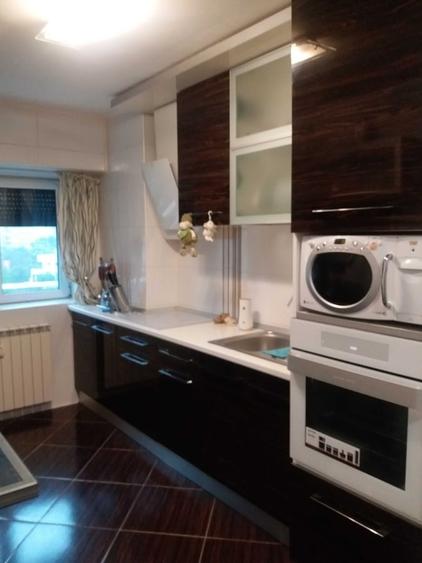 Apartament cu 2 camere semidecomandat în Mihai Bravu