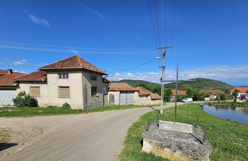 Casă individuală cu 3 camere cu Teren 962 Mp în Colești