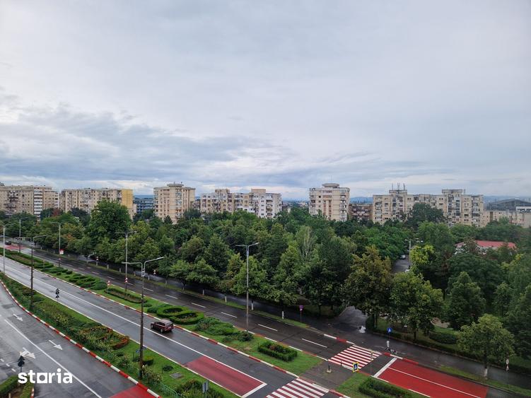 Apartament cu 3 camere decomandat în Republicii