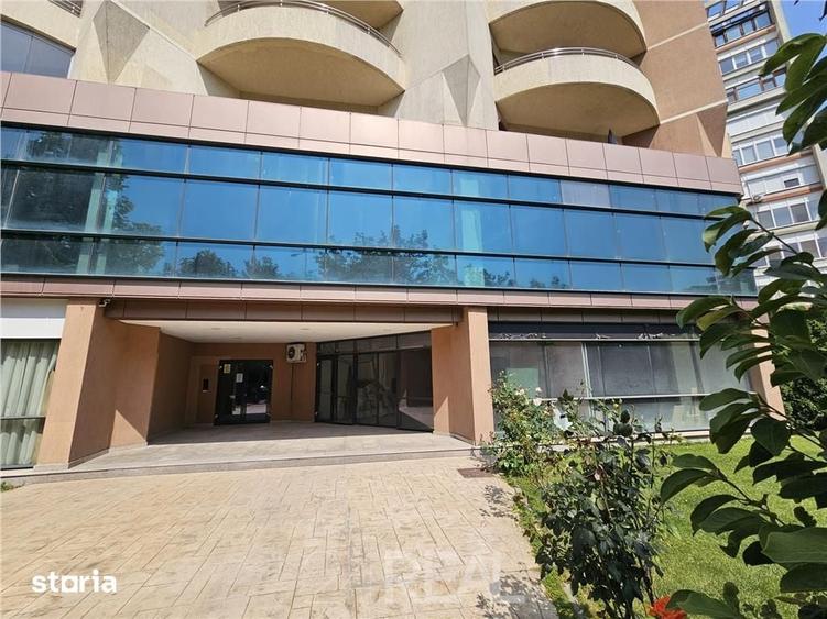 Spațiu comercial, de 900 mp, în Titan