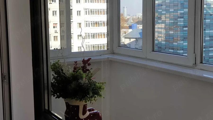 Apartament cu 3 camere decomandat în P-ța Victoriei