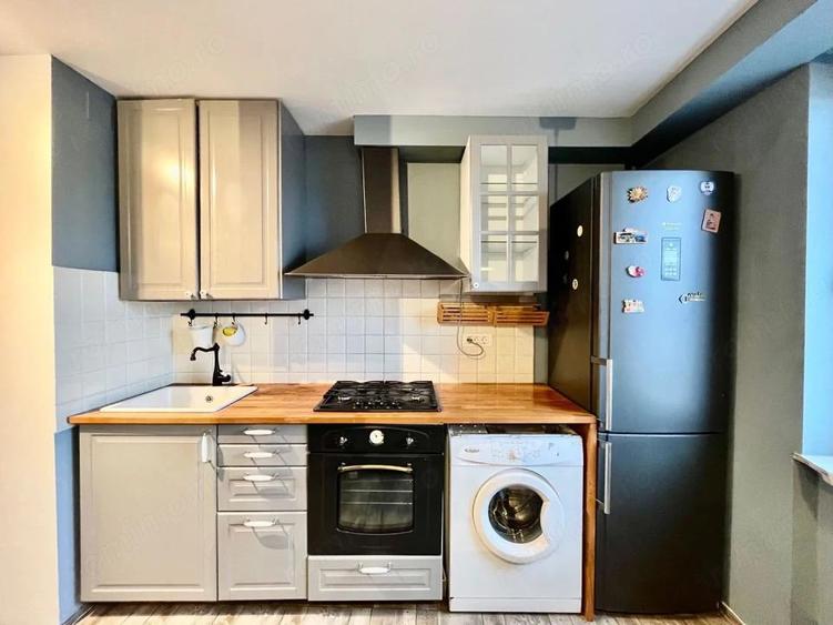 Apartament cu 3 camere semidecomandat, mobilat în Ștefan cel Mare