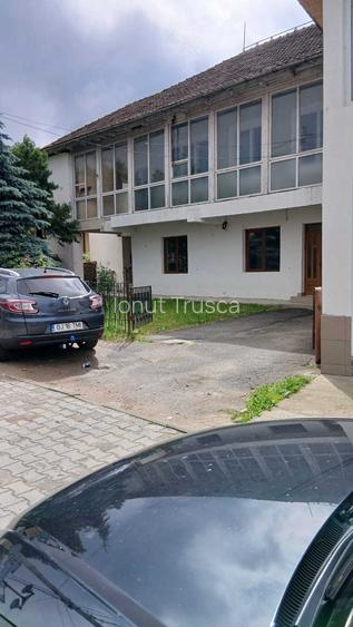 Inchiriez parterul unui spatiu comercial in Novaci, Gorj, in suprafata de aproximativ 150 mp. Relatii la telefon +40764369692 .