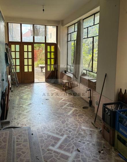 Casă individuală cu 10 camere cu Canalizare în Centrul Civic