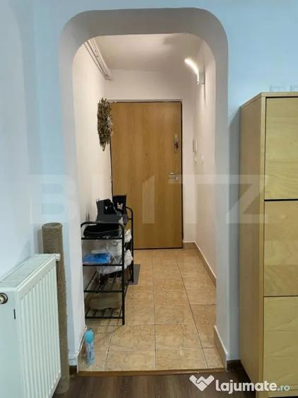 Apartament cu 3 camere semidecomandat în Micro 5