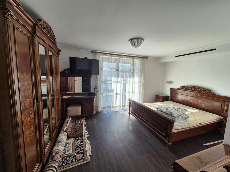 Apartament cu 3 camere semidecomandat, mobilat în Primăverii