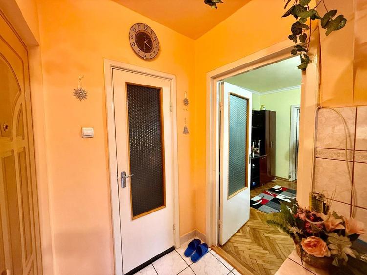Apartament cu 2 camere semidecomandat în Zamfirescu