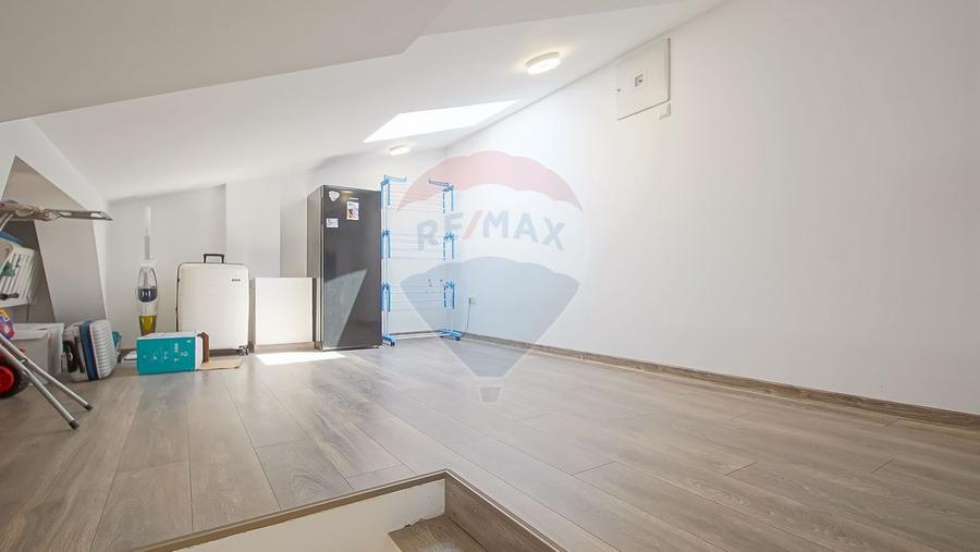 Apartament cu 3 camere decomandat, mobilat în Tractorul