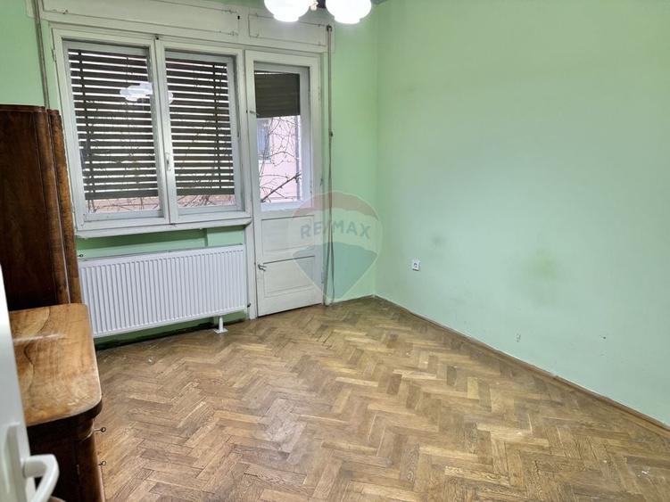 Casă cu 4 camere cu Teren 300 Mp în Central