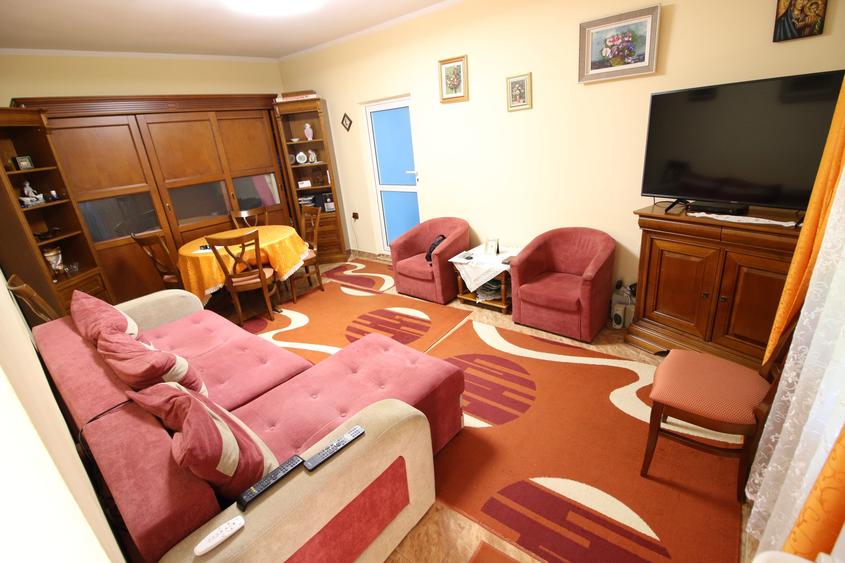 Casă individuală cu 4 camere cu Canalizare în Central