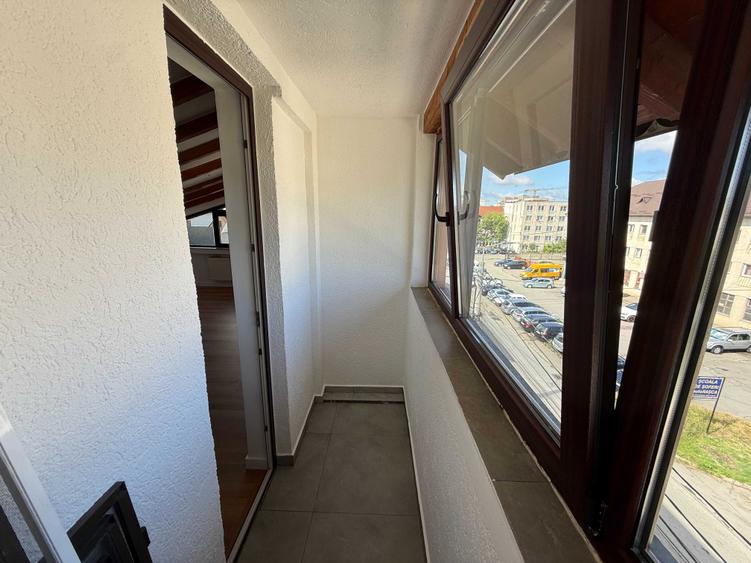 Apartament cu 3 camere semidecomandat în Central