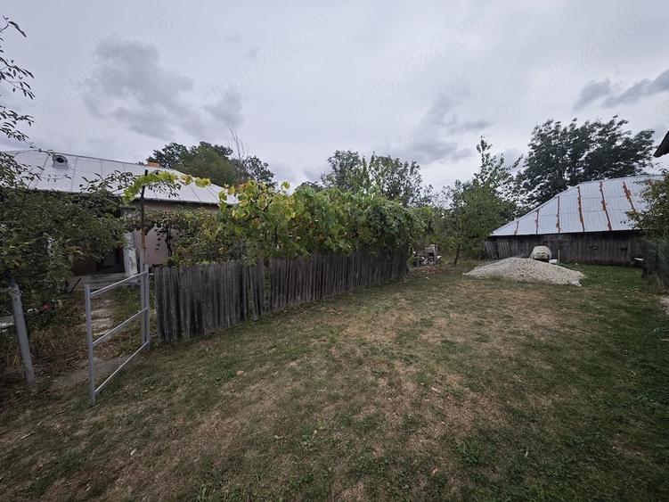 Casă cu 2 camere cu Teren 1800 Mp în Ungheni