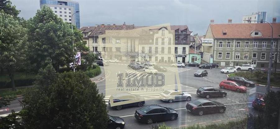 Apartament cu 3 camere semidecomandat, mobilat în Central