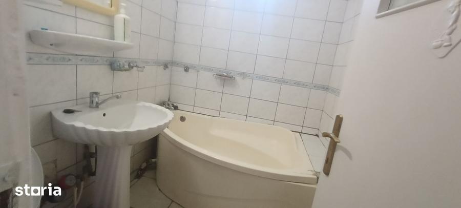 Apartament cu 2 camere semidecomandat în Grivița