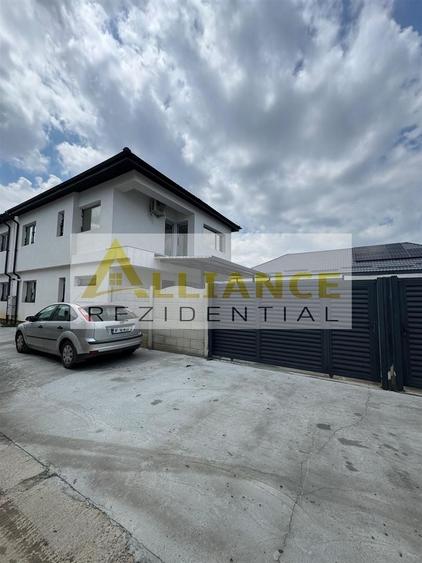 Duplex cu 4 camere decomandat cu Canalizare în Central