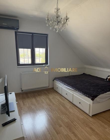 Apartament cu 3 camere semidecomandat, mobilat în Păcii