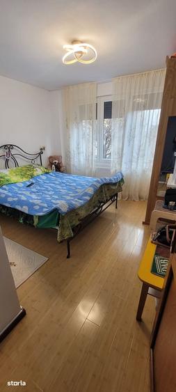 Apartament cu 3 camere decomandat în Florilor