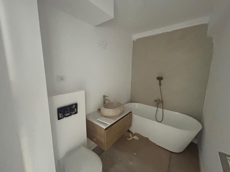 Apartament cu 3 camere decomandat în Berceni