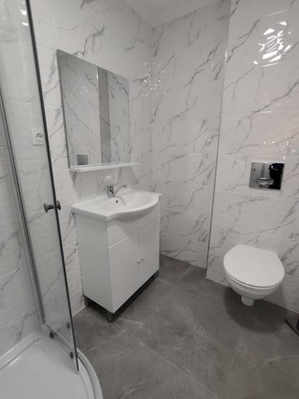 Apartament cu 4 camere semidecomandat în Florești