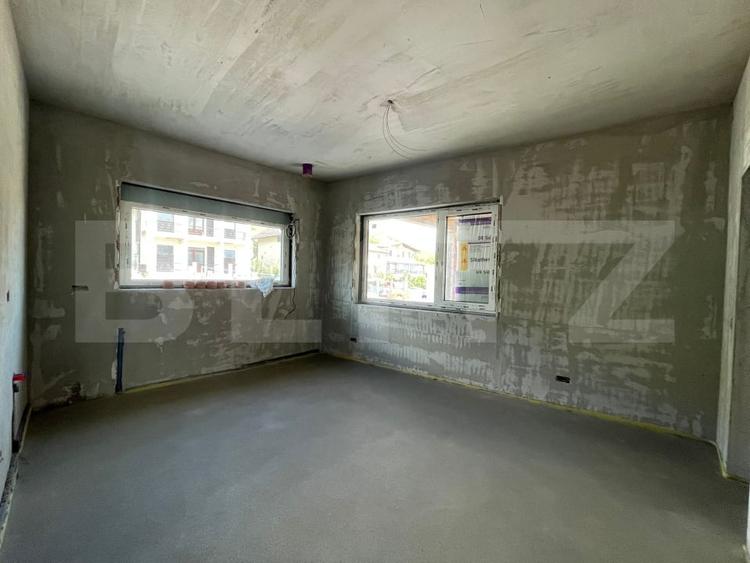Duplex cu 4 camere cu Canalizare în Central