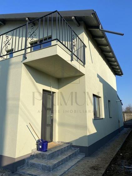 Duplex cu 4 camere cu Canalizare în Bucovăț (Remetea Mare)