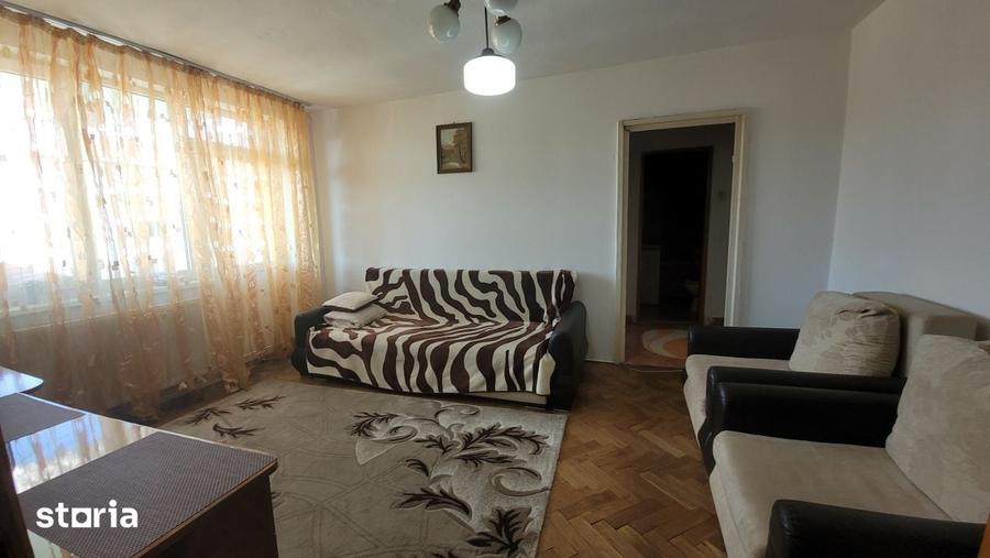 Apartament cu 3 camere semidecomandat în Central