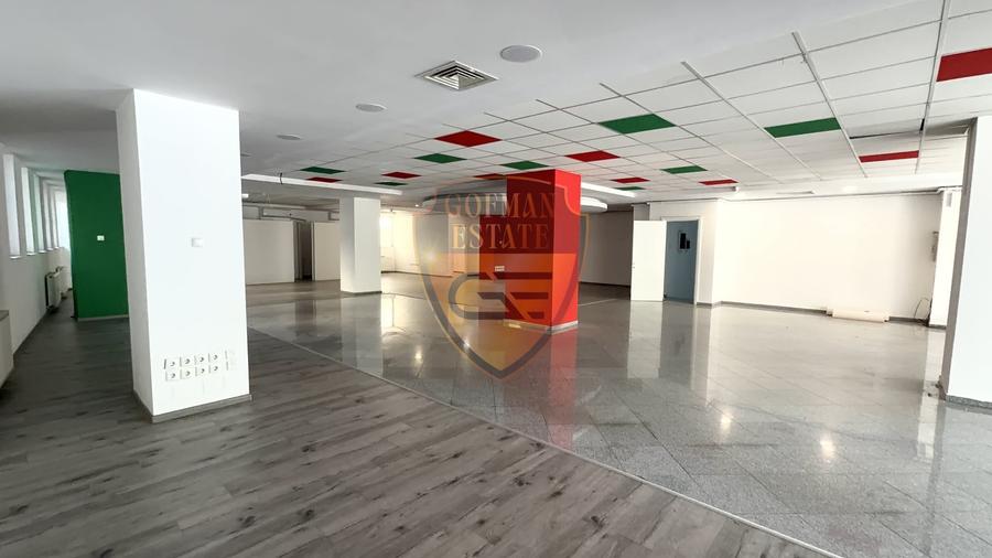 Spațiu comercial, de 323.39999389648 mp, în Central