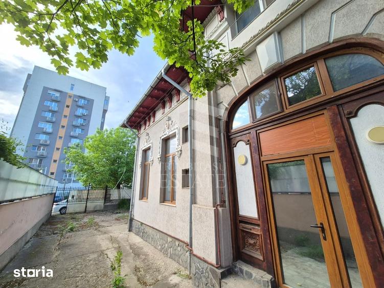 Casă cu 10 camere cu Teren 750 Mp în Pieptănari