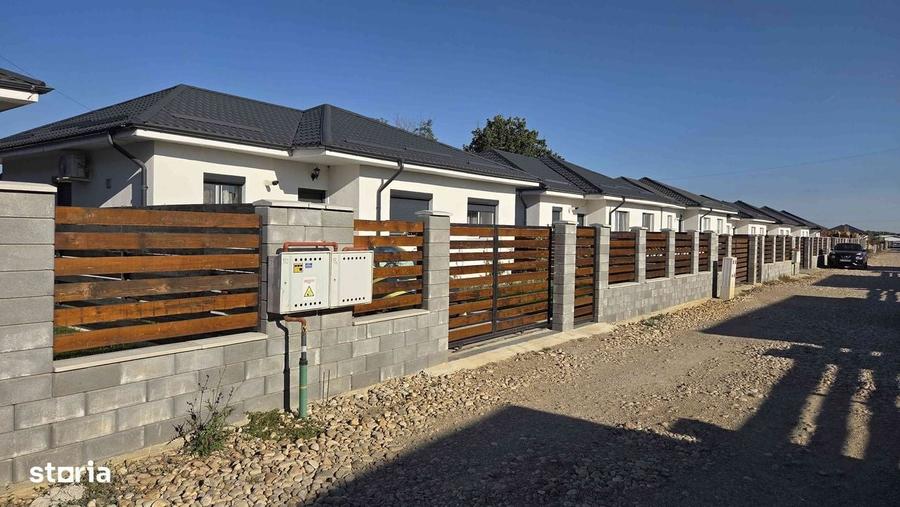 Casă cu 4 camere cu Teren 300 Mp în Crevedia