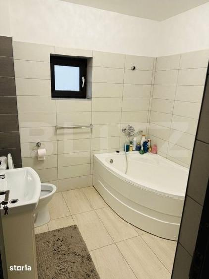 Apartament cu 3 camere semidecomandat în Pielești