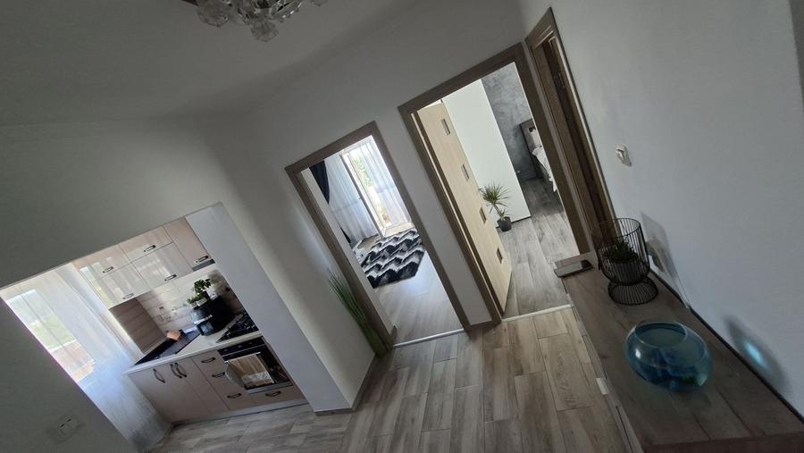 Apartament cu 4 camere decomandat în Mărăcineni