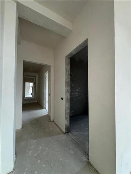 Duplex cu 5 camere cu Canalizare în Iris