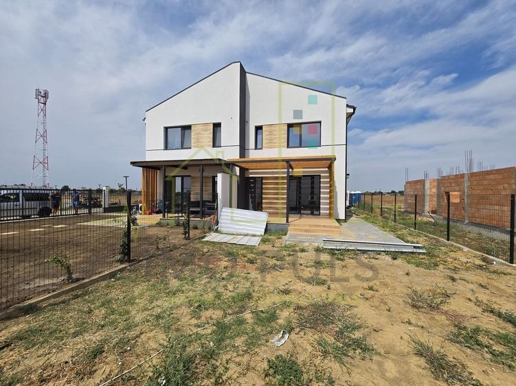 Duplex cu 5 camere cu Canalizare în Moșnița Veche