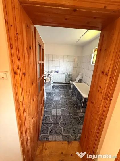 Casă cu 5 camere cu Teren 2146 Mp în Lerești