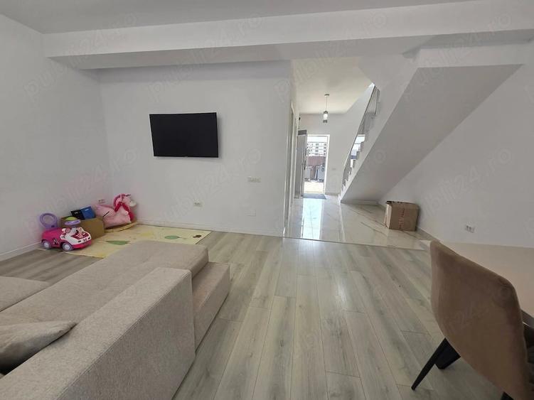 Casă cu 3 camere cu Teren 100 Mp în Dobroești