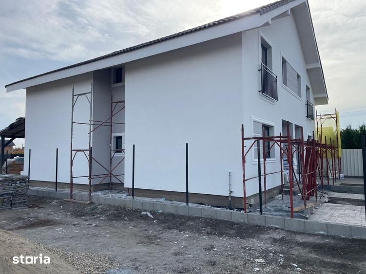 Casă cu 4 camere cu Teren 275 Mp în Remetea Mare
