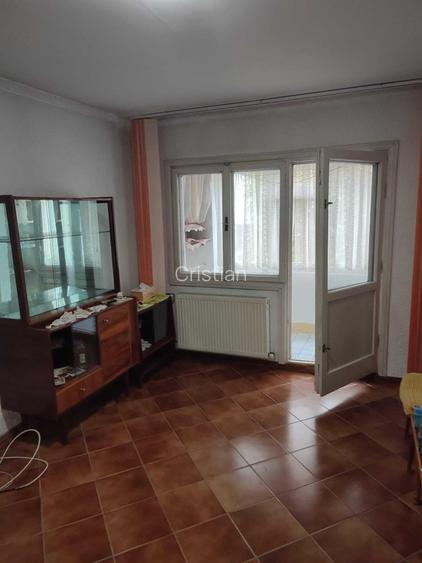 Vand Garsoniera confort 1 , SU Utila 24,48 mp , Ploiesti , negociabil