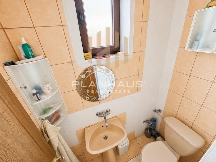 Casă cu 5 camere cu Canalizare în Central