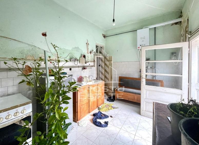 Casă individuală cu 4 camere cu Canalizare în Aradul Nou