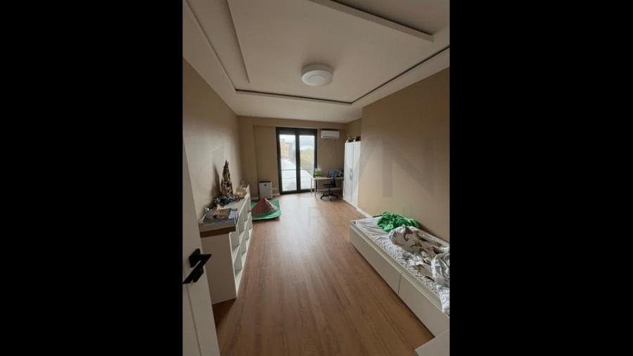 Apartament cu 4 camere decomandat în Sud
