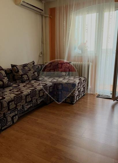 Apartament cu 2 camere decomandat în Arcul de Triumf