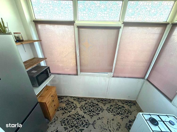 Apartament cu 3 camere decomandat în Rovine