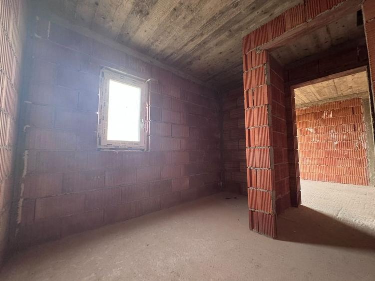 Duplex cu 4 camere cu Canalizare în Moșnița Nouă