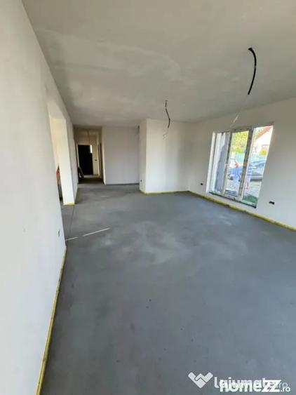 Casă cu 4 camere cu Teren 694 Mp în Satu Nou de Jos